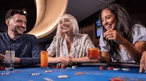 Kartu fitur bonus b777 di layar biru